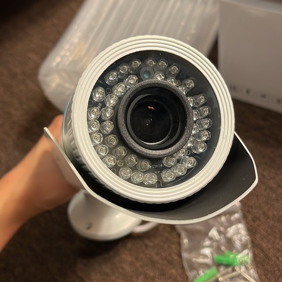 Truon NIR-B1032FV 720p IP Camera / IR Bullet Type / 42 IR / ICR / 2.8-12mm VF - Picture 3 of 5